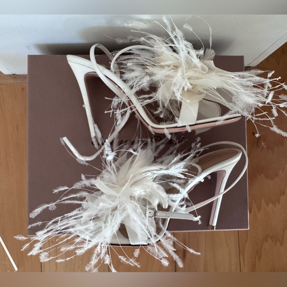 Gianvito Rossi Selah Off White Feather Embellished Satin Heels 39.5 US 8.5 - 9.5 - Picture 7 of 13